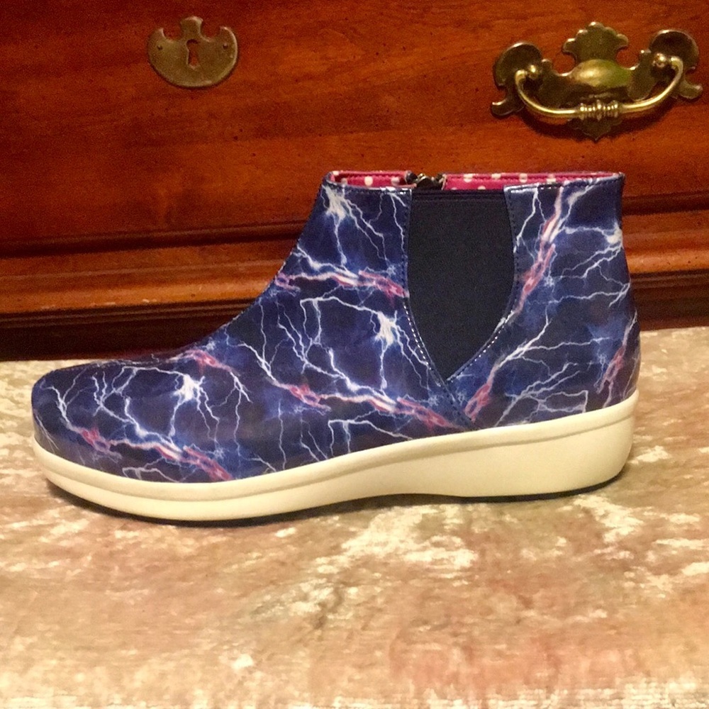 ALEGRIA Climatease Blue Lightning ⚡️Side Zip Boots $130 EUC 10.5 / 41